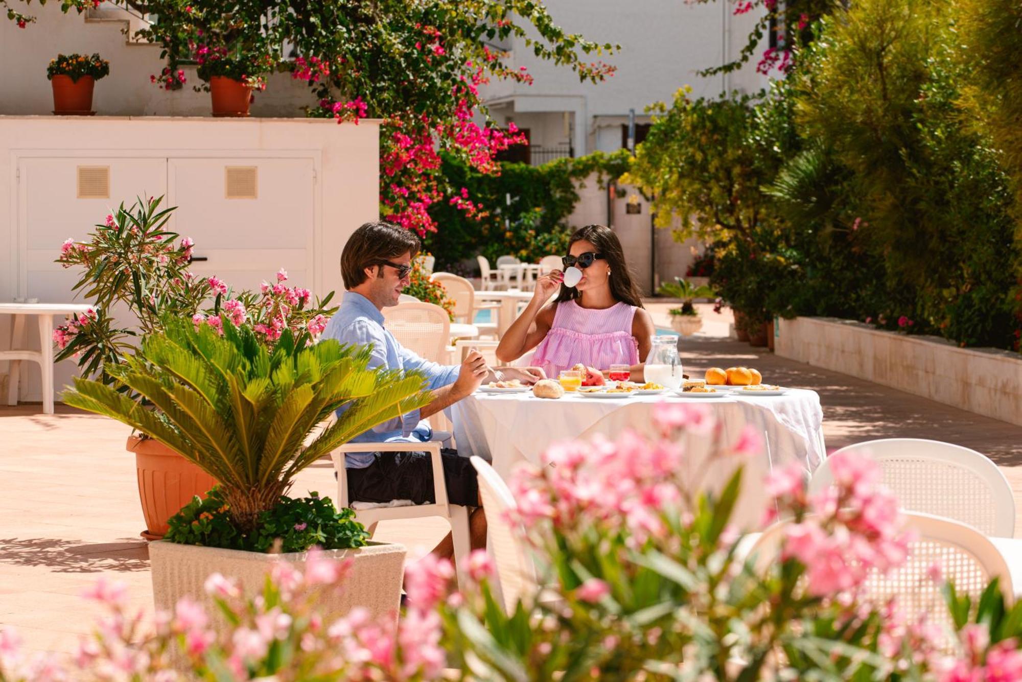 Hotel Degli Aranci Vieste Esterno foto